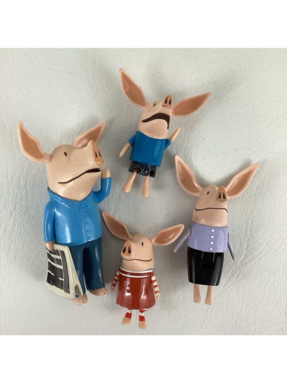 Olivia The Pig Family PVC Figure Bundle Lot Dad Newspaper Ian 2010 Spin Master - Picture 2 of 7